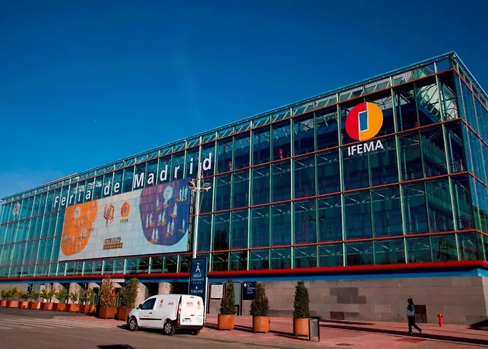 Relájate y Conéctate en un Espacio Moderno cerca de IFEMA